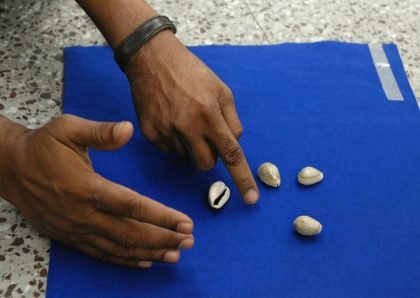 Cowrie shell positions for scoring